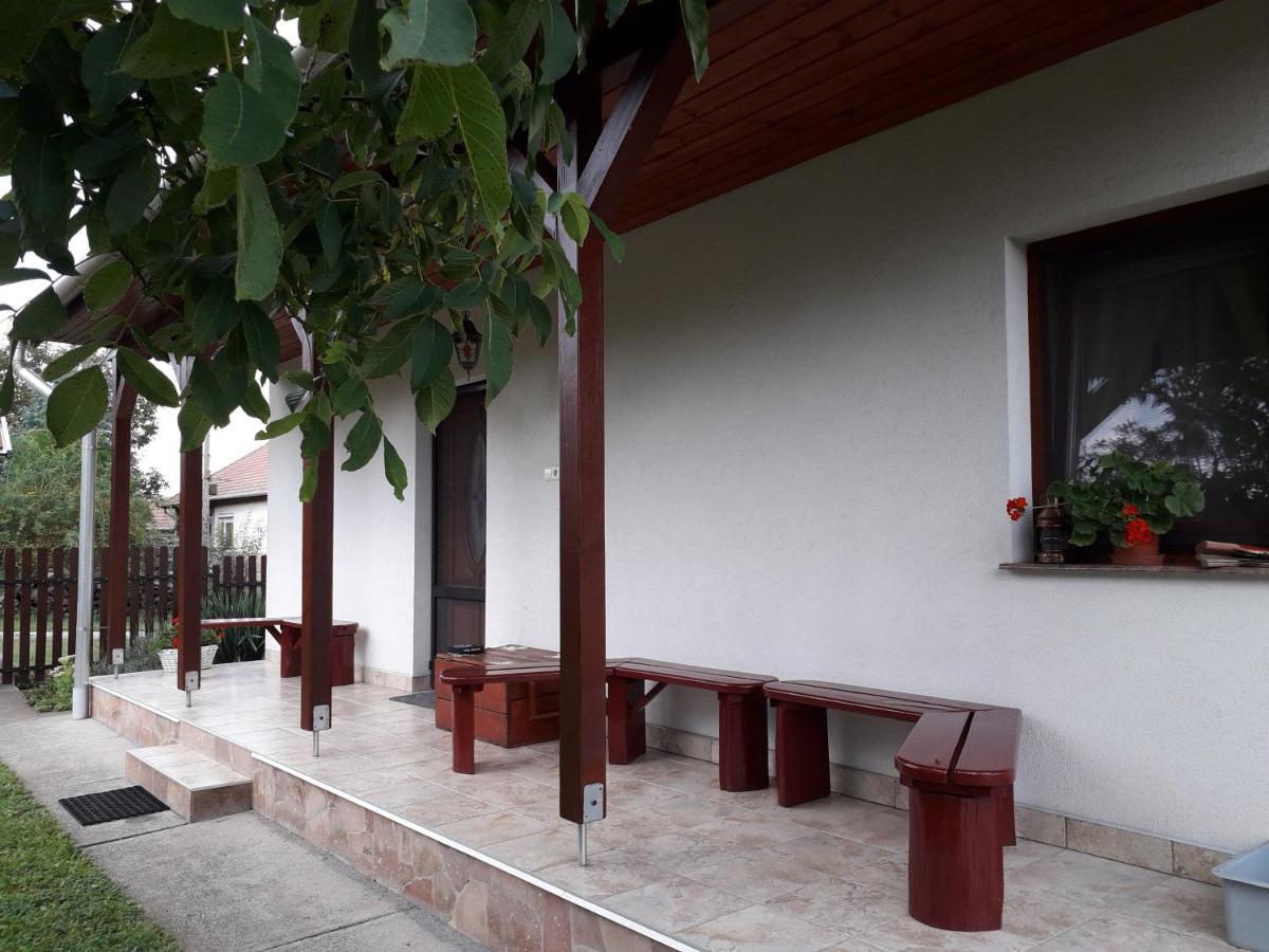 Mátyás Madár Vendégház Tard Exterior foto